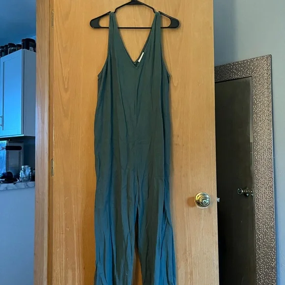 Universal Thread Deep green Jumpsuit - Picture 1 of 3